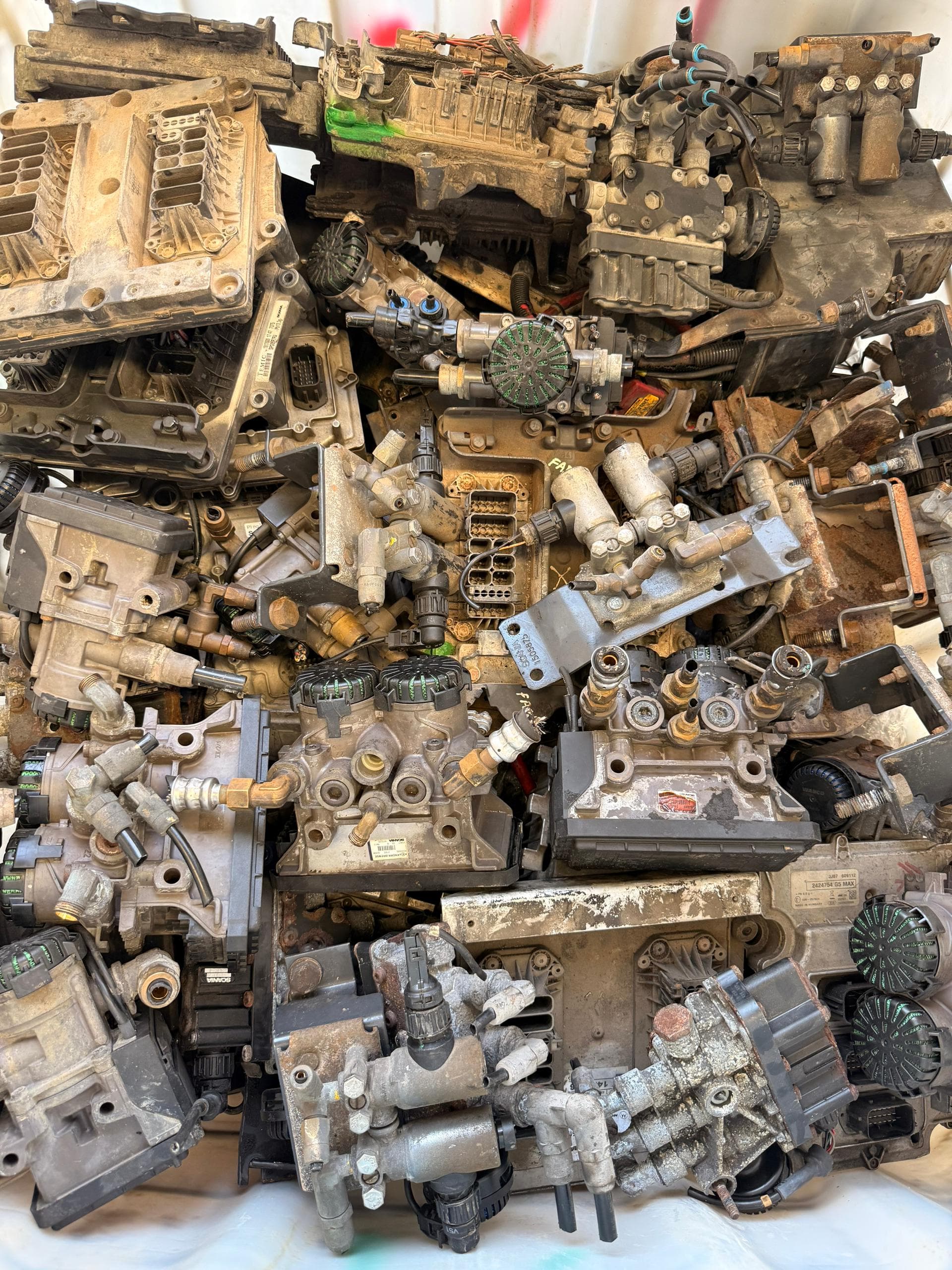 فروش قطعات اصلی اسکانیا هاشمی در مشهد