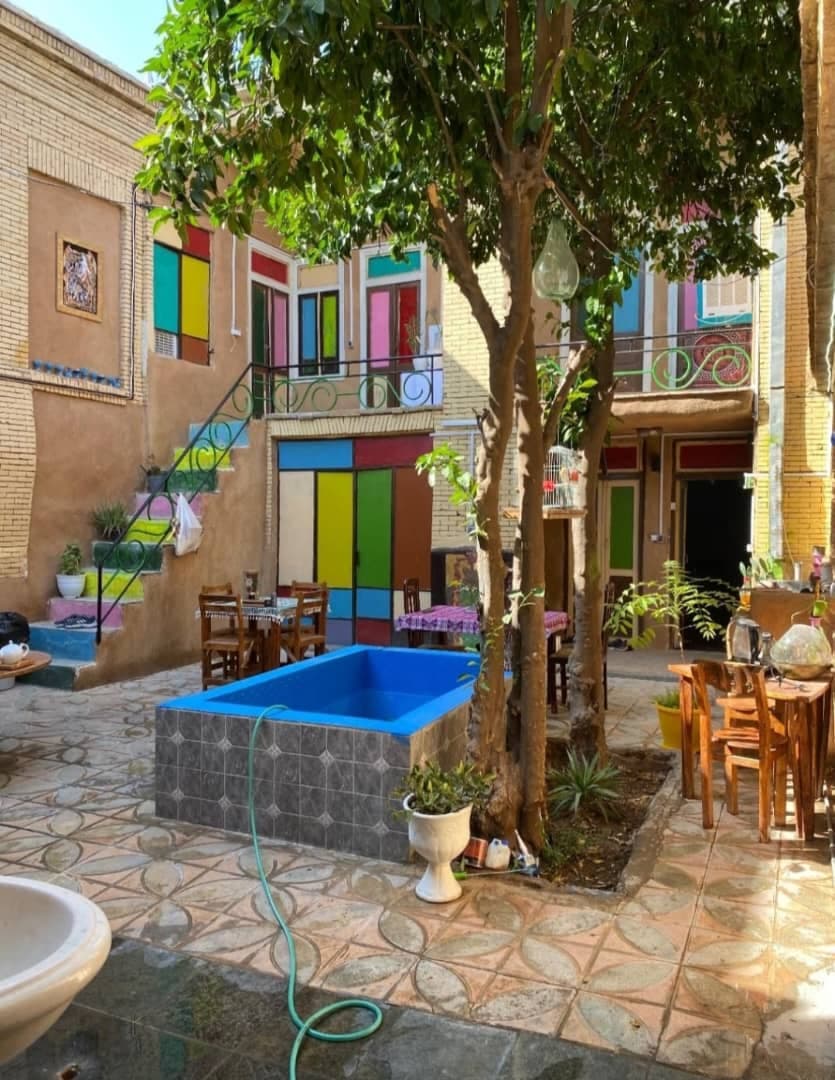 اقامتگاه بومگردی ننه قمر در شیراز