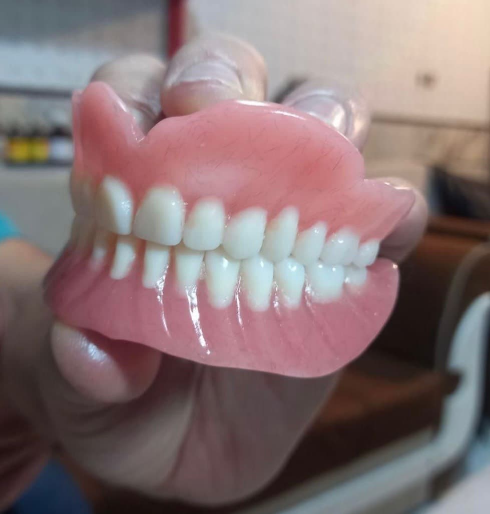 ساخت پروتزهای دندان مصنوعی متحرک و پارسیل یاور شایان در ارومیه