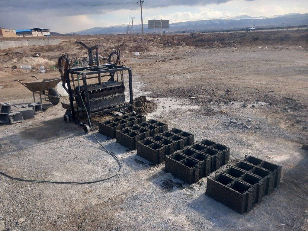 ساخت دستگاه بلوک زنی و همزن ملات گروه صنعتی کرمانج علی آبادی بجنورد