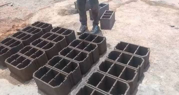 ساخت دستگاه بلوک زنی و همزن ملات گروه صنعتی کرمانج علی آبادی بجنورد