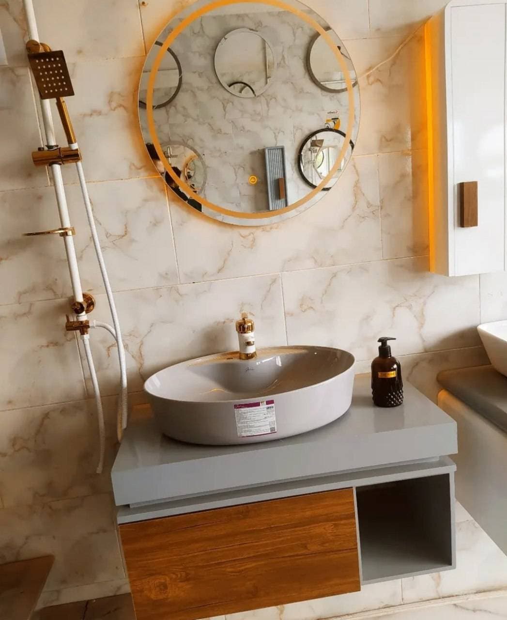 فروشگاه تجهیزات بهداشتی ساختمان لوکس در ماهان کرمان