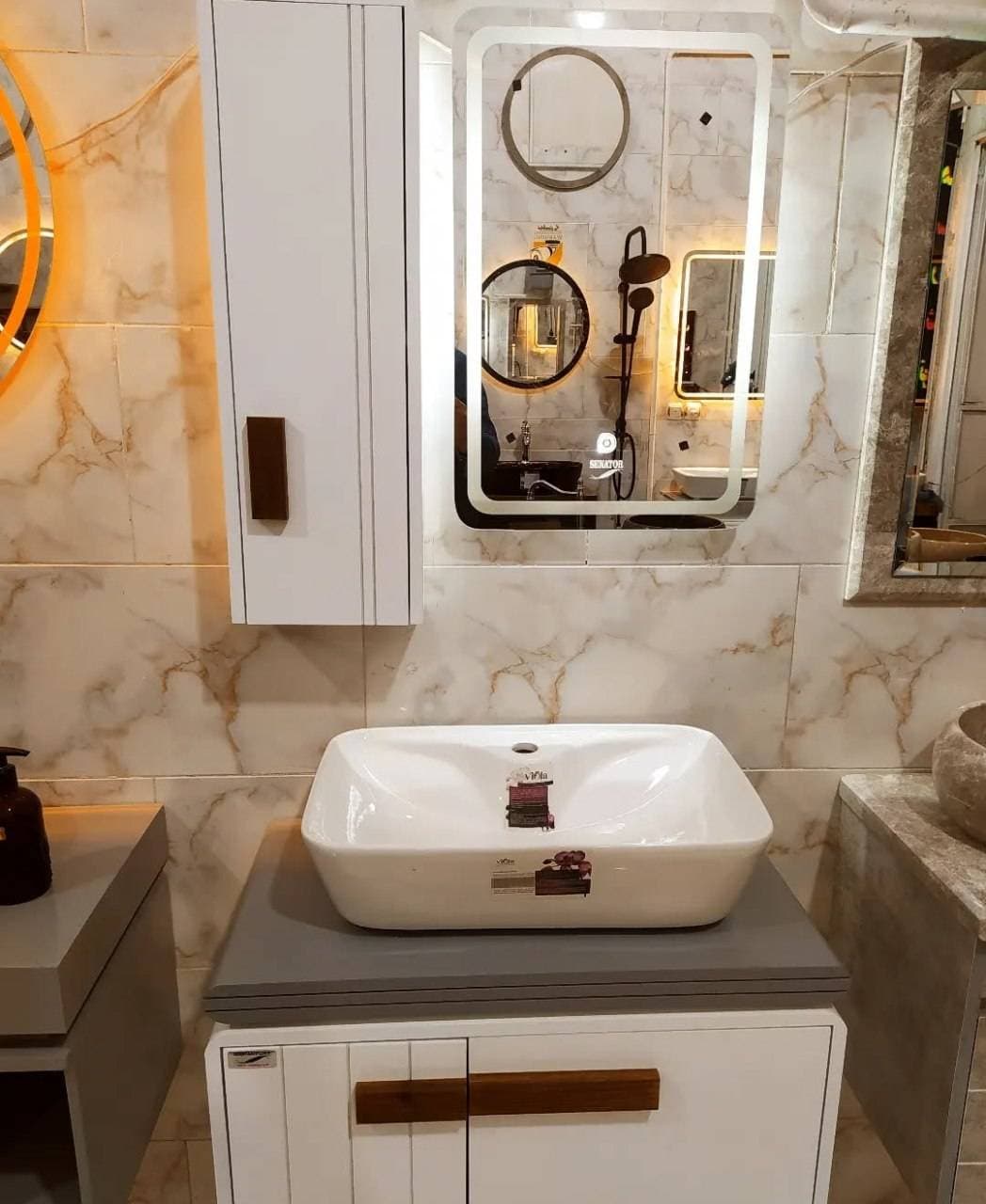 فروشگاه تجهیزات بهداشتی ساختمان لوکس در ماهان کرمان