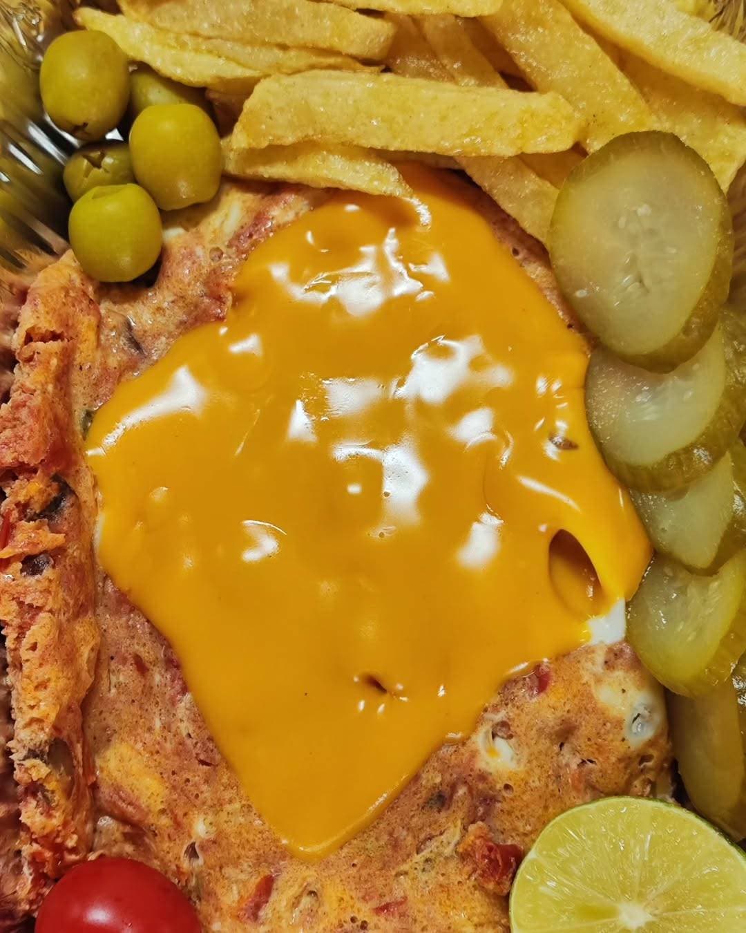 کافه صبحانه چاشت 20 در کرمان