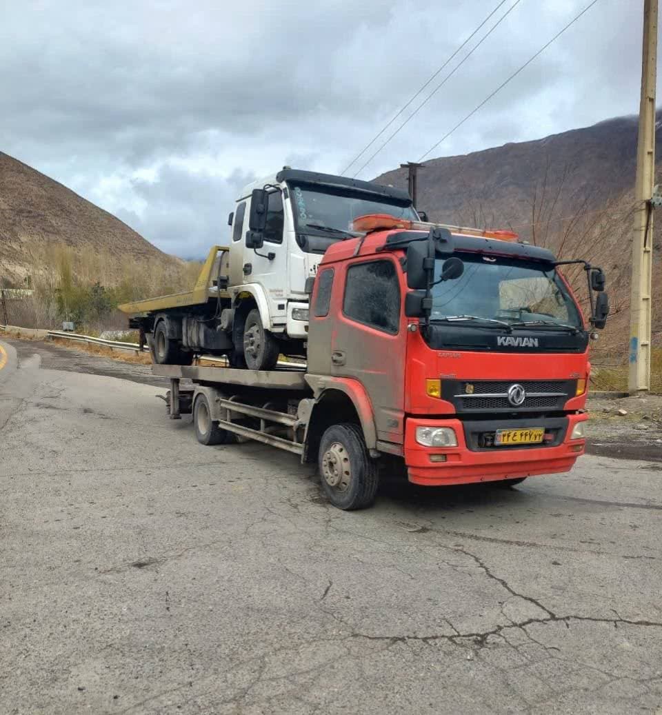 خودروبر و یدک کش شبانه روزی تقی زاده در جاده هراز