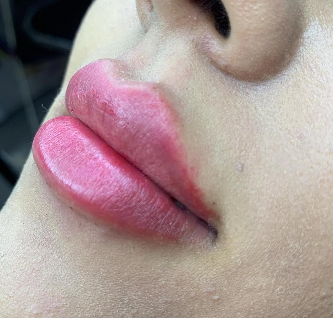 مطب زیبایی پوست و مو دکتر مهلا میری در فاز 2 سهند