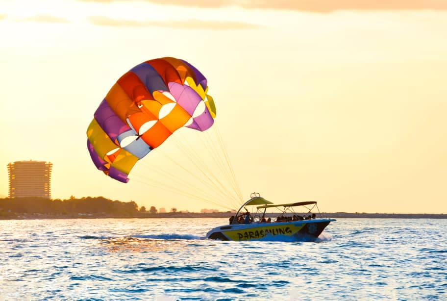 کلوپ تفریحات دریایی و پاراسل توسکاسرا در رامسر