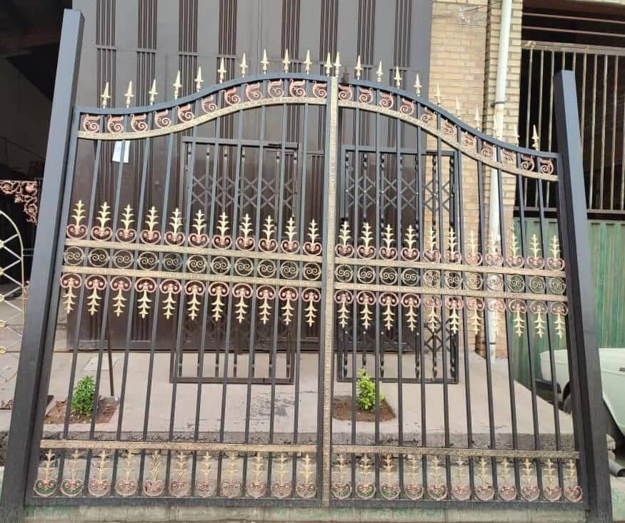 کارگاه تولید درب و پنجره فرفورژه منصوری در الیگودرز