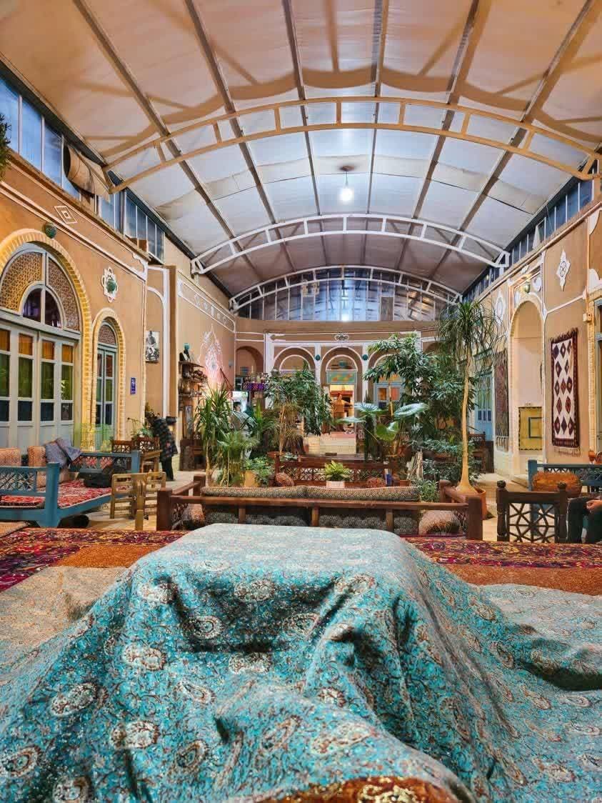 اقامتگاه بومگردی خشت آباد در بافت تاریخی یزد