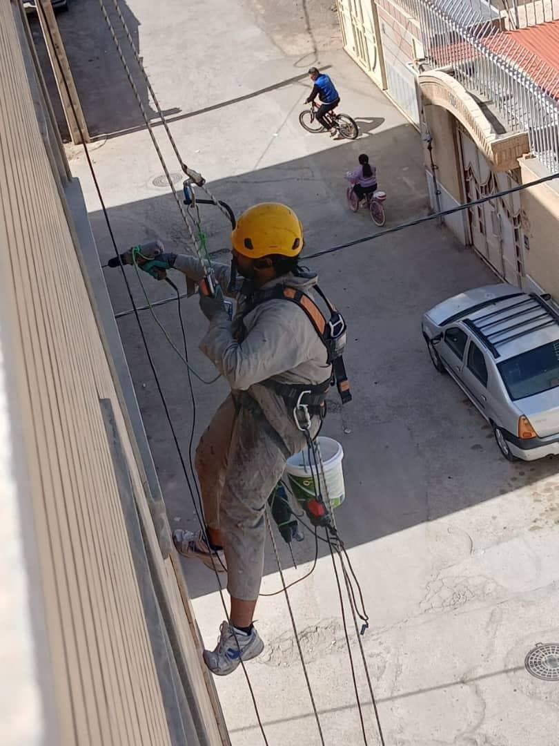 ترمیم و رنگ نمای چوبی بدون داربست و جرثقیل بیگی در اصفهان