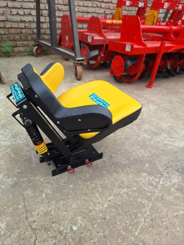 صندلی تراکتور عبدی در کلاله