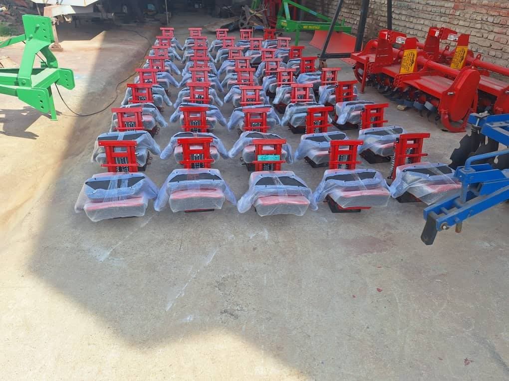 صندلی تراکتور عبدی در کلاله