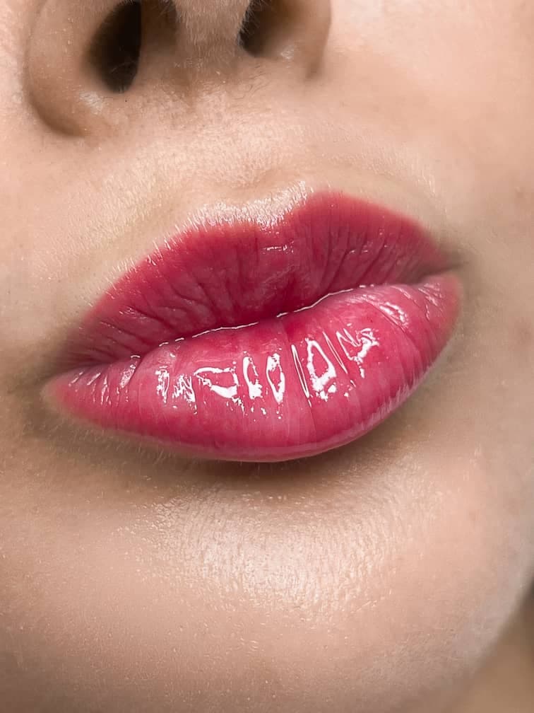 مرکز تخصصی میکروبلیدینگ و میکروپیگمنتیشن رعنا واحدی لاهیجان