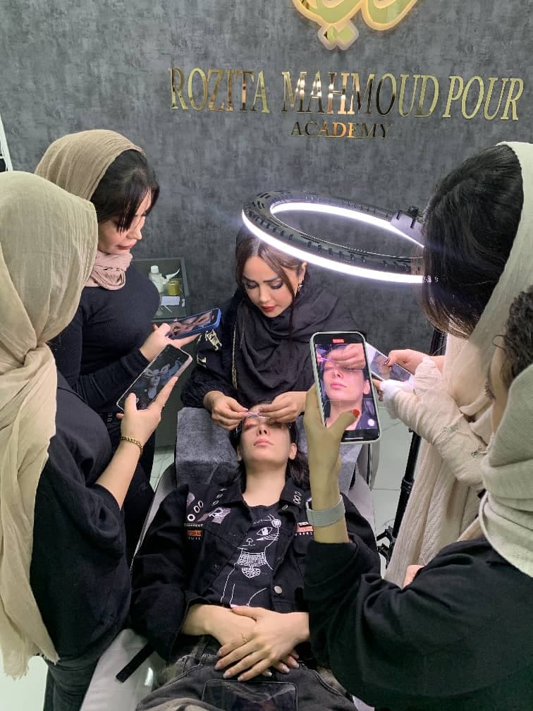 آموزشگاه زیبایی رزیتا محمودپور در لاهیجان