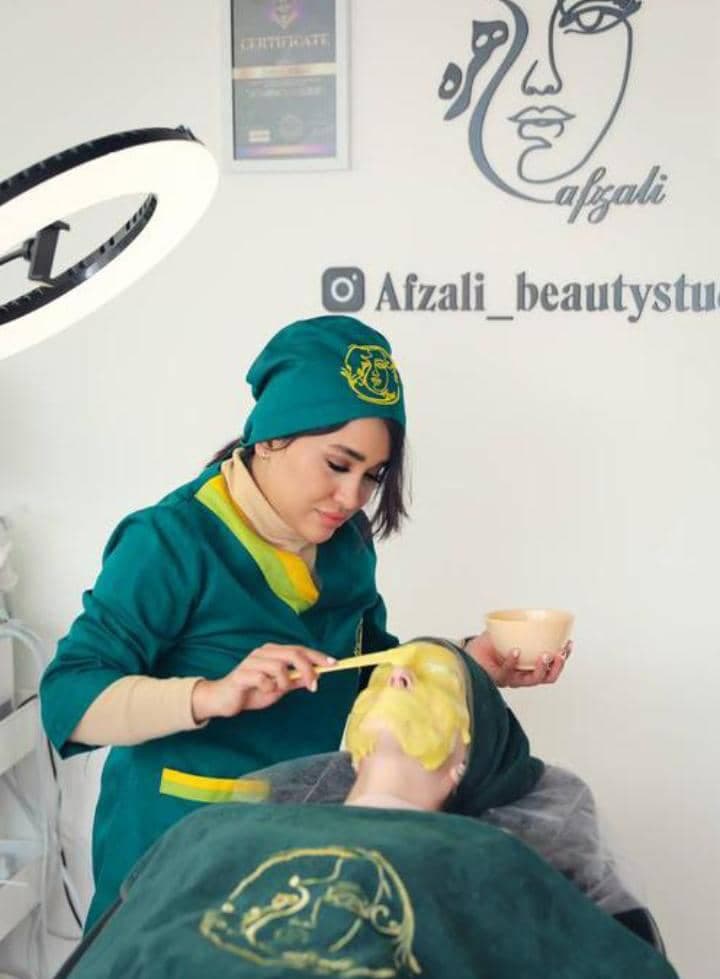 خدمات تخصصی زیبایی مراقبت از پوست زهره افضلی در سیدی مشهد