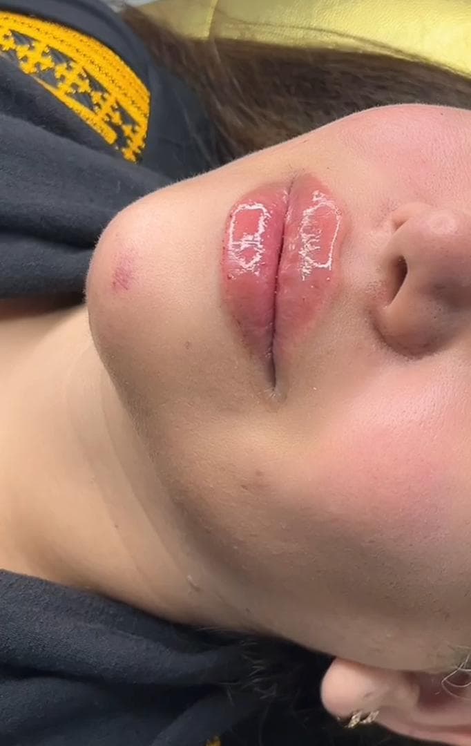 کلینیک زیبایی و پوست و لیزر اکرم آچاک پور در بهبهان خوزستان