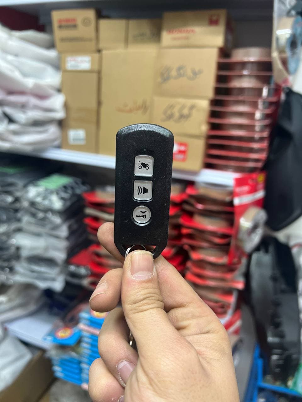 فروشگاه لوازم یدکی کلیک و هایکلیک در تهران