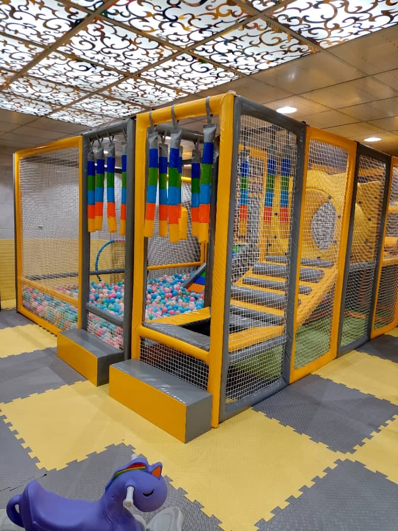 خانه بازی دنیز در هشت بنگله مسجد سلیمان