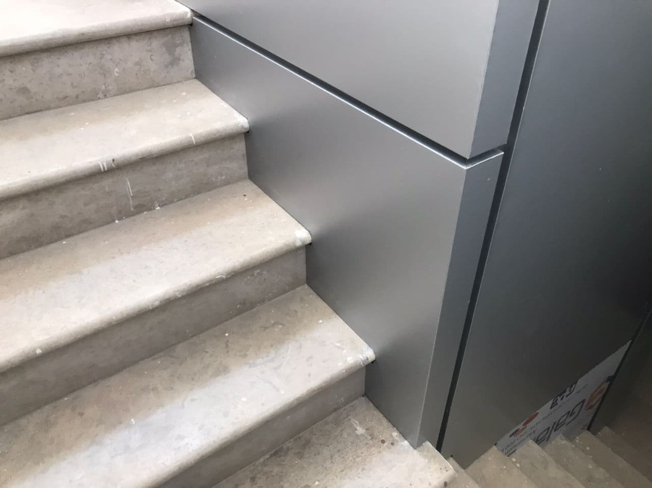 اجرای پوشش دور آسانسور و پله برقی حامد در اصفهان