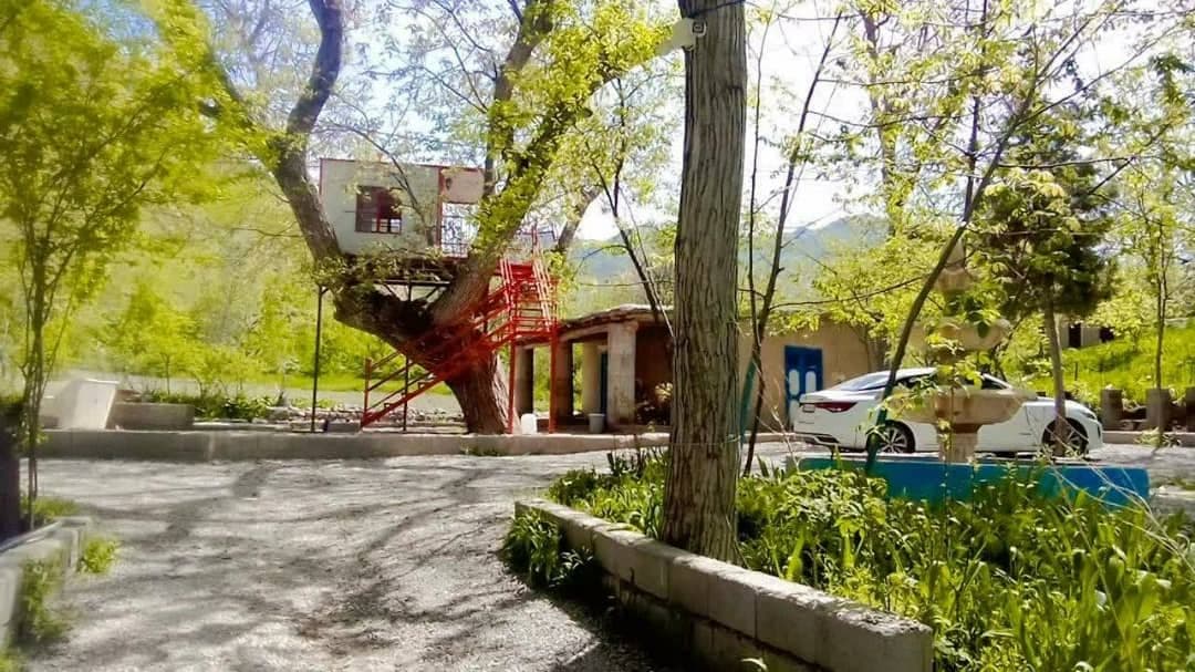 اقامتگاه خانه درختی نادرزاده در درگز