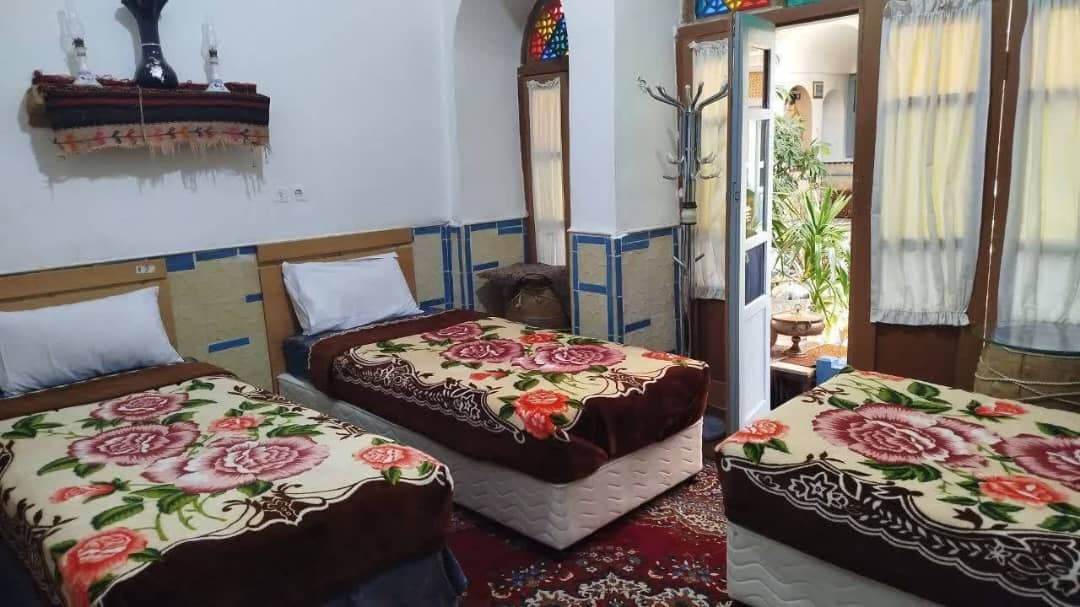 اقامتگاه بومگردی خشت آباد در بافت تاریخی یزد