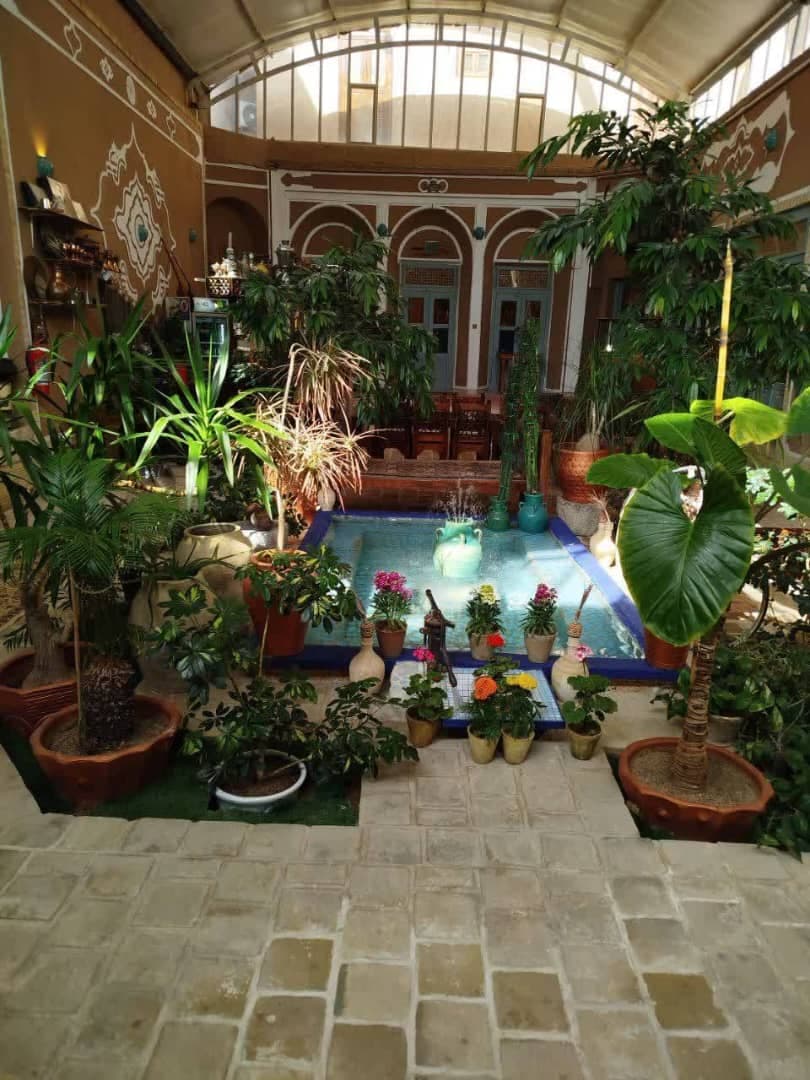 اقامتگاه بومگردی خشت آباد در بافت تاریخی یزد