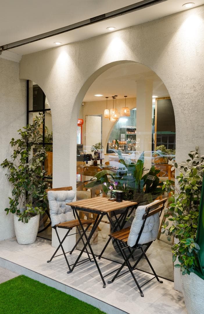 کافه رستوران ماه و شاه در مشهد