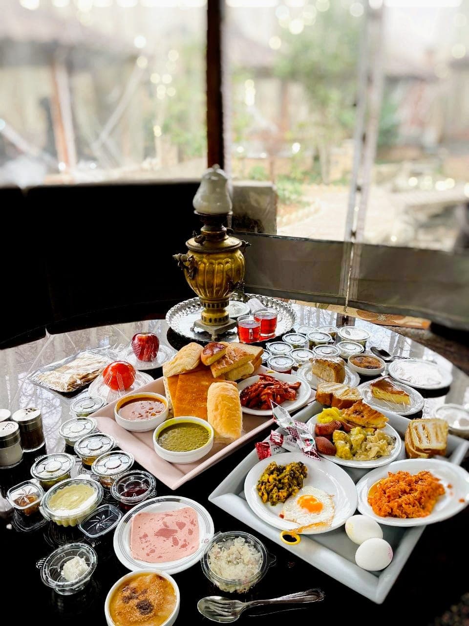 صبحانه سلف سرویس باغ پدری در کرج