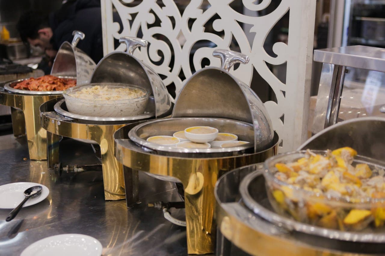 صبحانه سلف سرویس باغ پدری در کرج