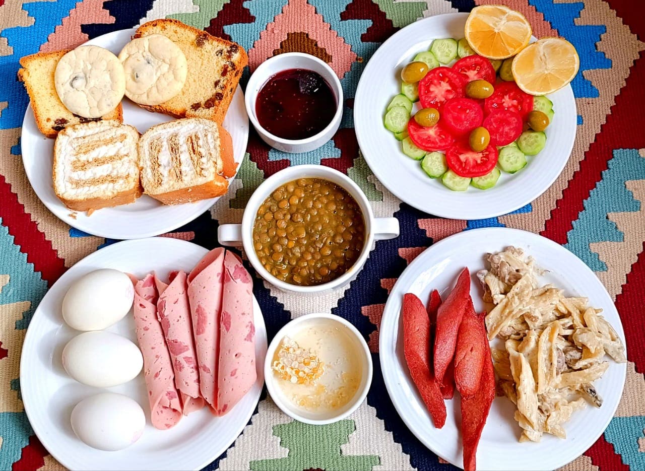 صبحانه سلف سرویس باغ پدری در کرج