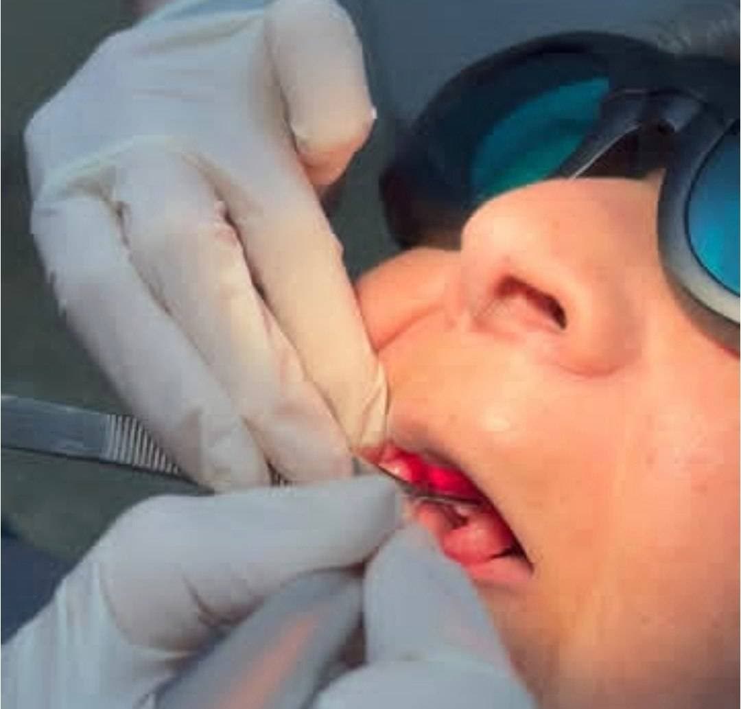 مطب تخصصی دندانپزشکی بیماران خاص دکتر الهه وزاوندی سیرجان