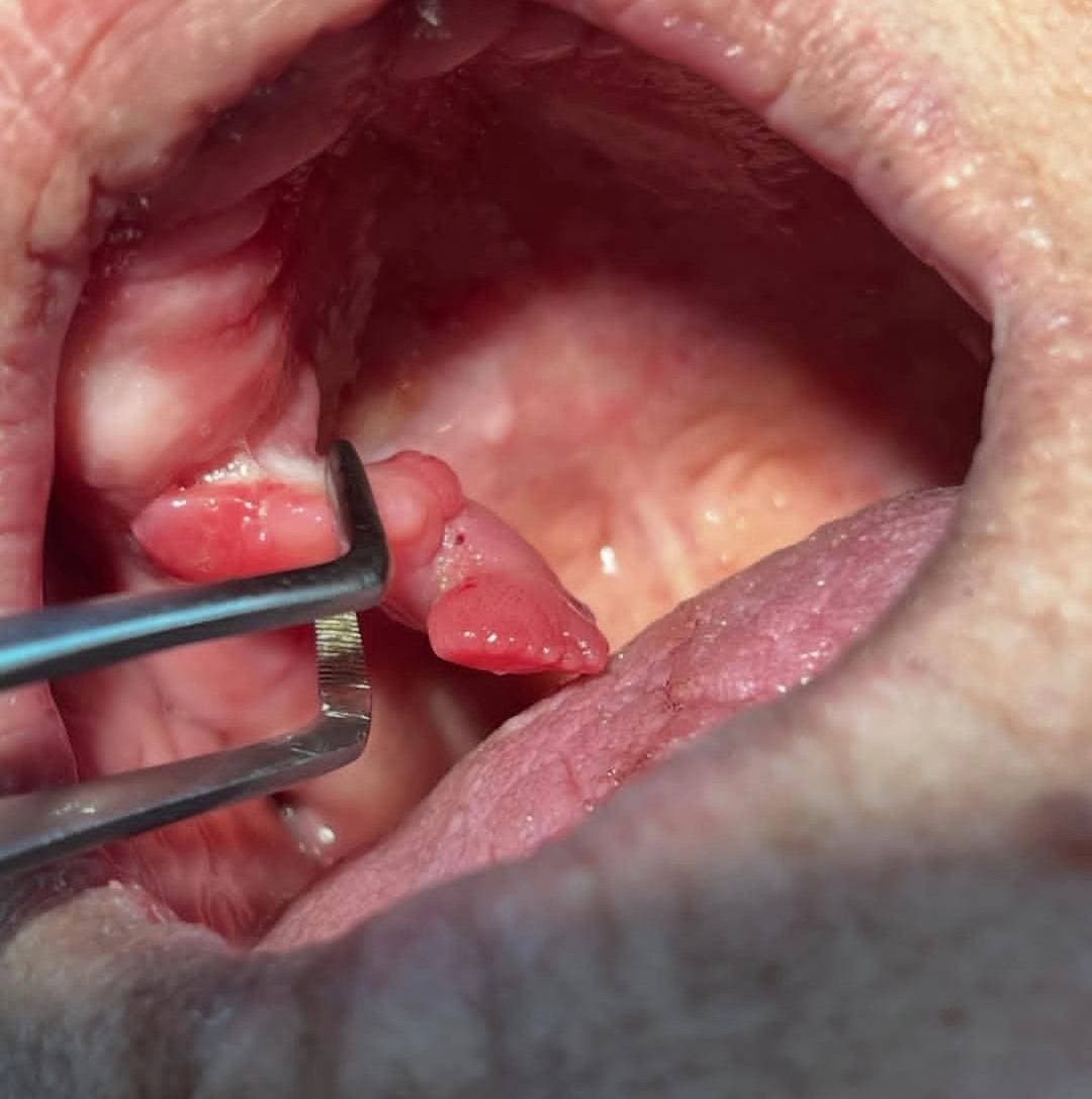 مطب تخصصی دندانپزشکی بیماران خاص دکتر الهه وزاوندی سیرجان