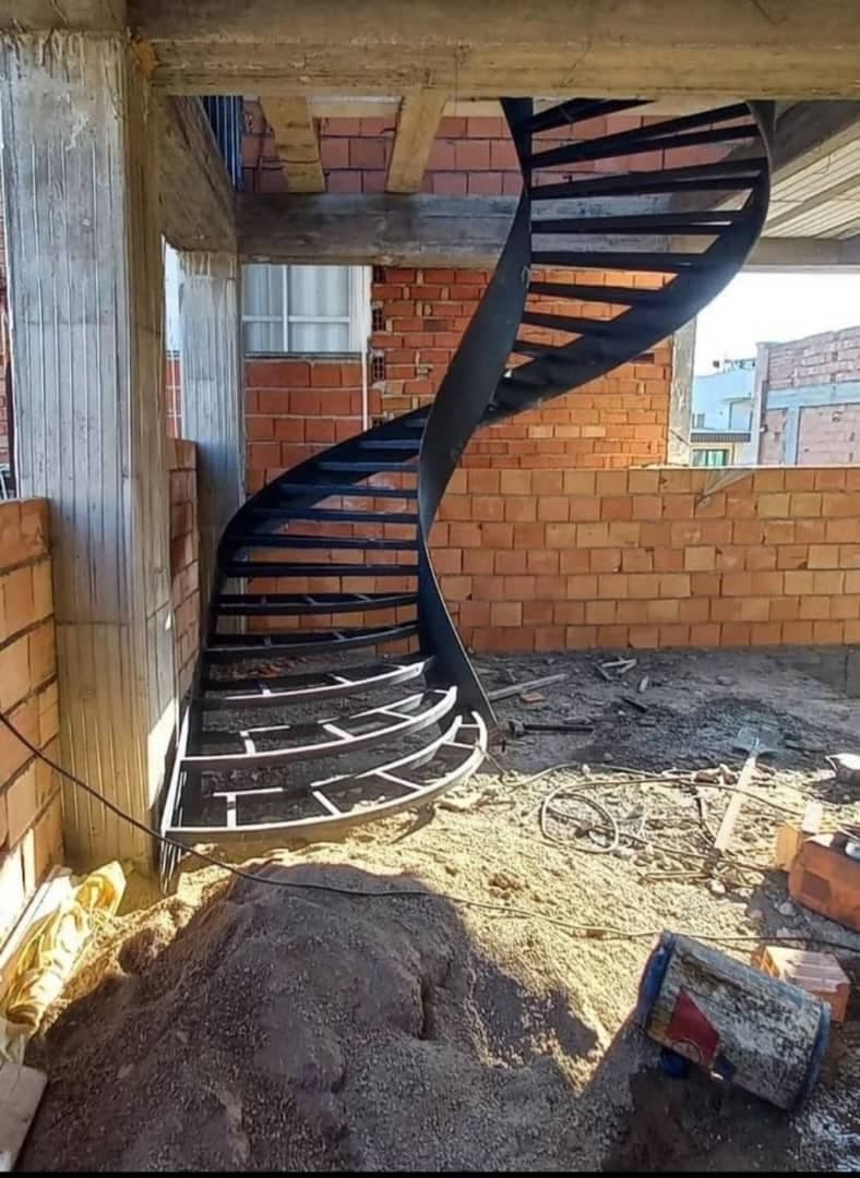 اجرای پله گرد دوبلکسی آهنی رضایی در مشهد