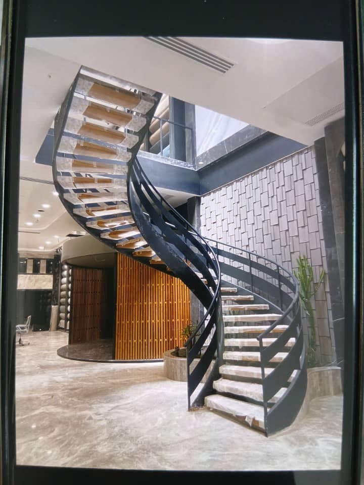 اجرای پله گرد دوبلکسی آهنی رضایی در مشهد