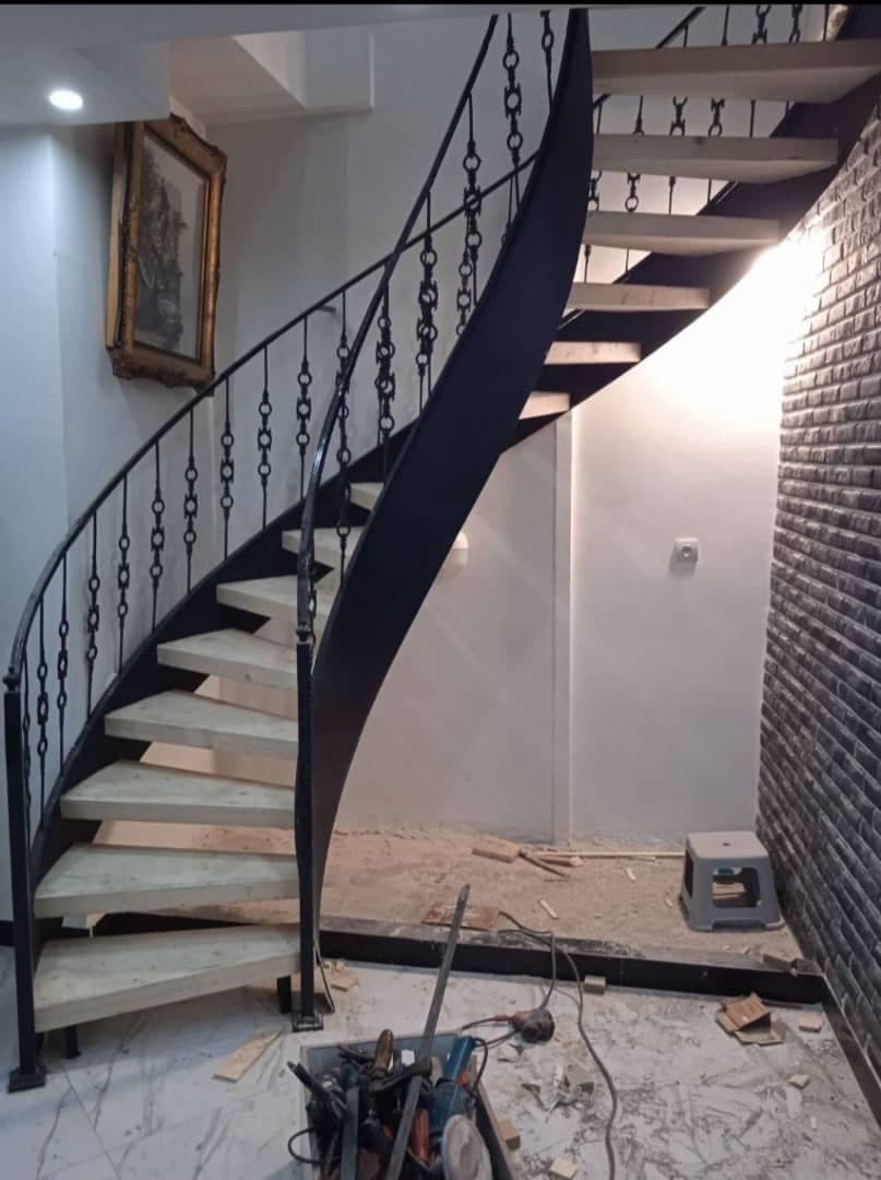 اجرای پله گرد دوبلکسی آهنی رضایی در مشهد