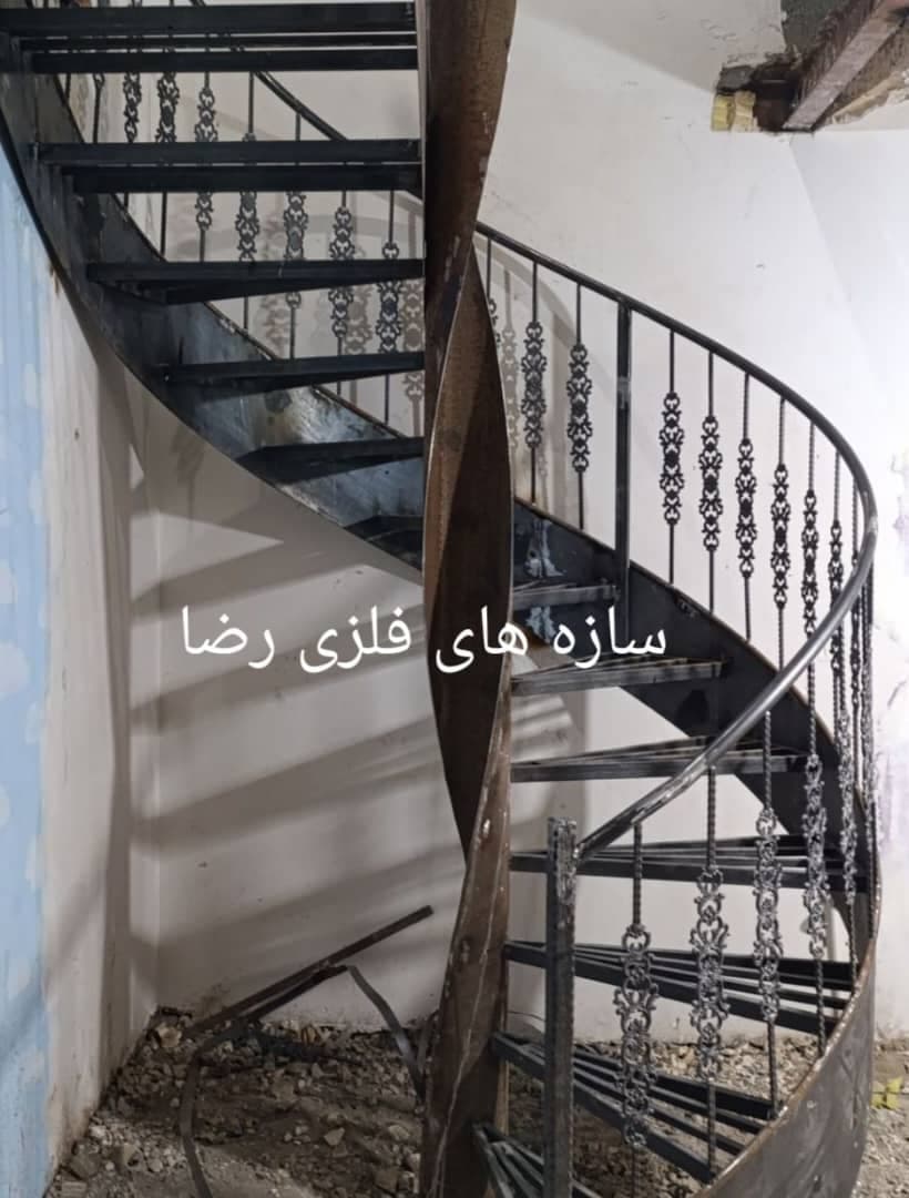 اجرای پله گرد دوبلکسی آهنی رضایی در مشهد