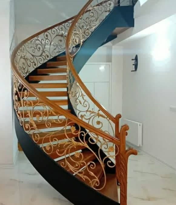 اجرای پله گرد دوبلکسی آهنی رضایی در مشهد