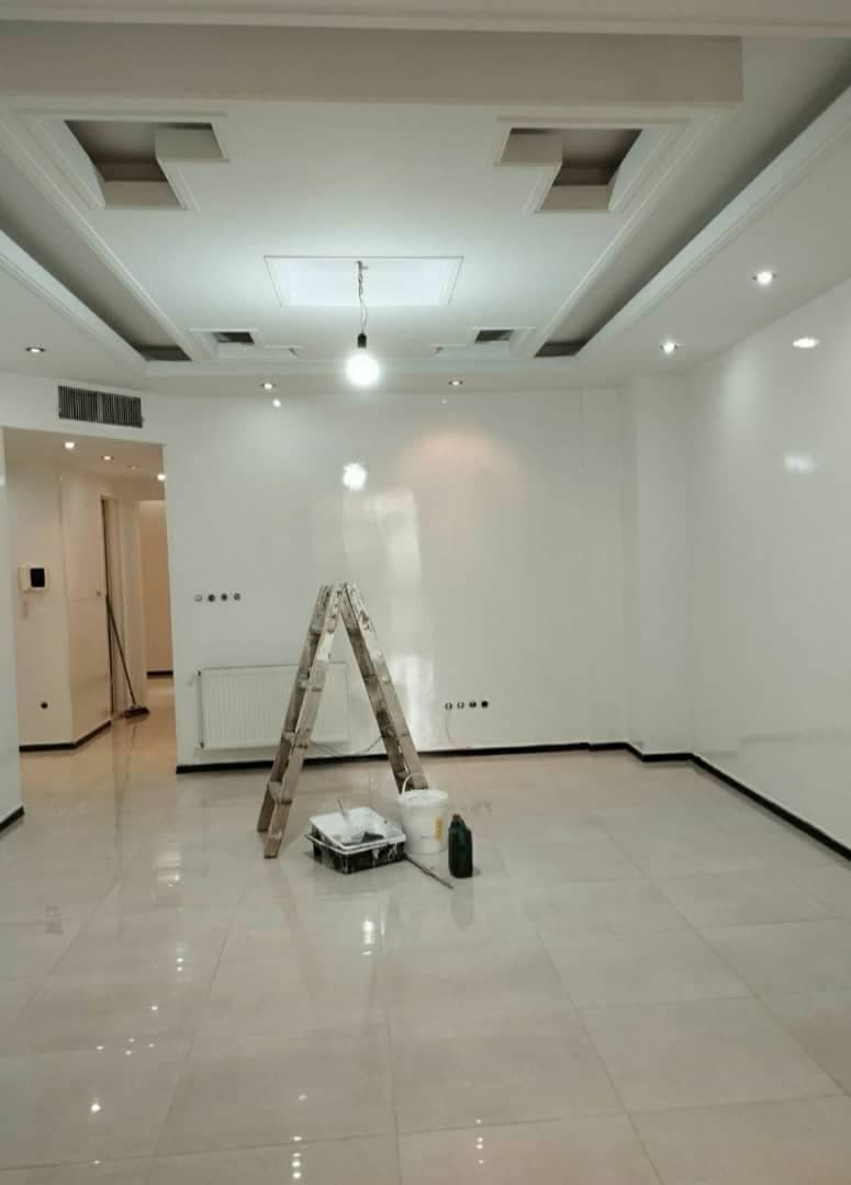 اجرای تخصصی نقاشی و بتونه ساختمان مدرن سرباز در تهران