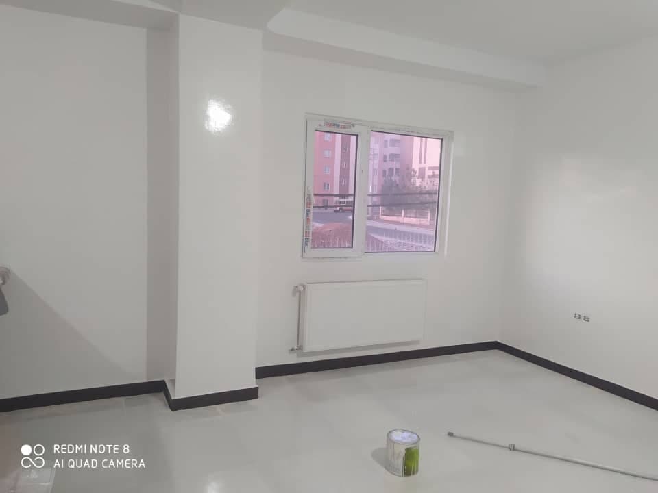 اجرای تخصصی نقاشی و بتونه ساختمان مدرن سرباز در تهران