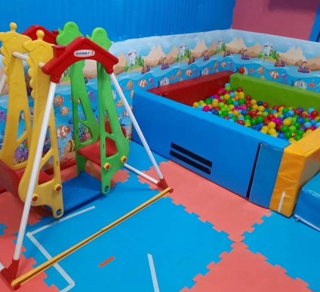 کودکستان و پیش دبستانی آفرینش نیکان در خیابان کاوه اصفهان