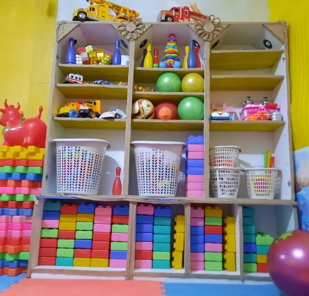 کودکستان و پیش دبستانی آفرینش نیکان در خیابان کاوه اصفهان