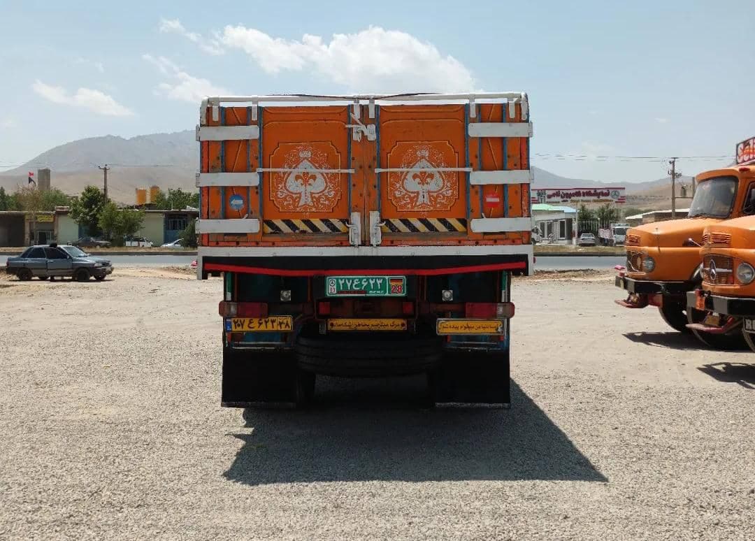 نمایشگاه کامیون سلطانی در همدان