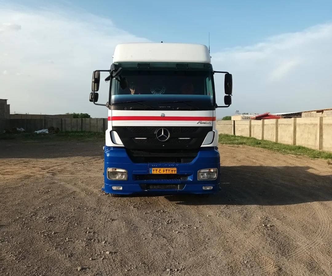 نمایشگاه کامیون سلطانی در همدان