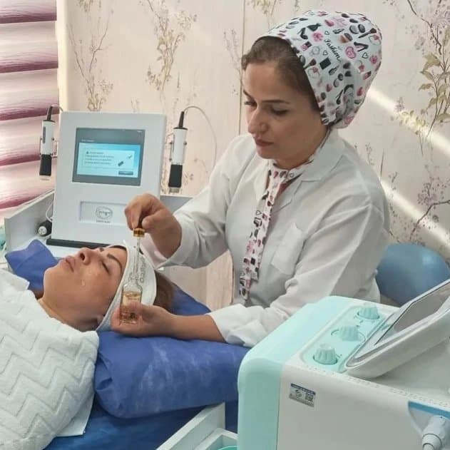آموزش خدمات تخصصی پاکسازی پوست و فیشال صورت زهرا دودانگه در کرج