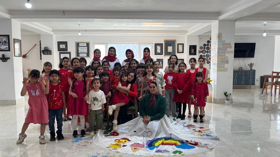آموزش هنرهای دستی تجسمی کودکان مهدانه هنر زیبانگارا در مرکز مراغه