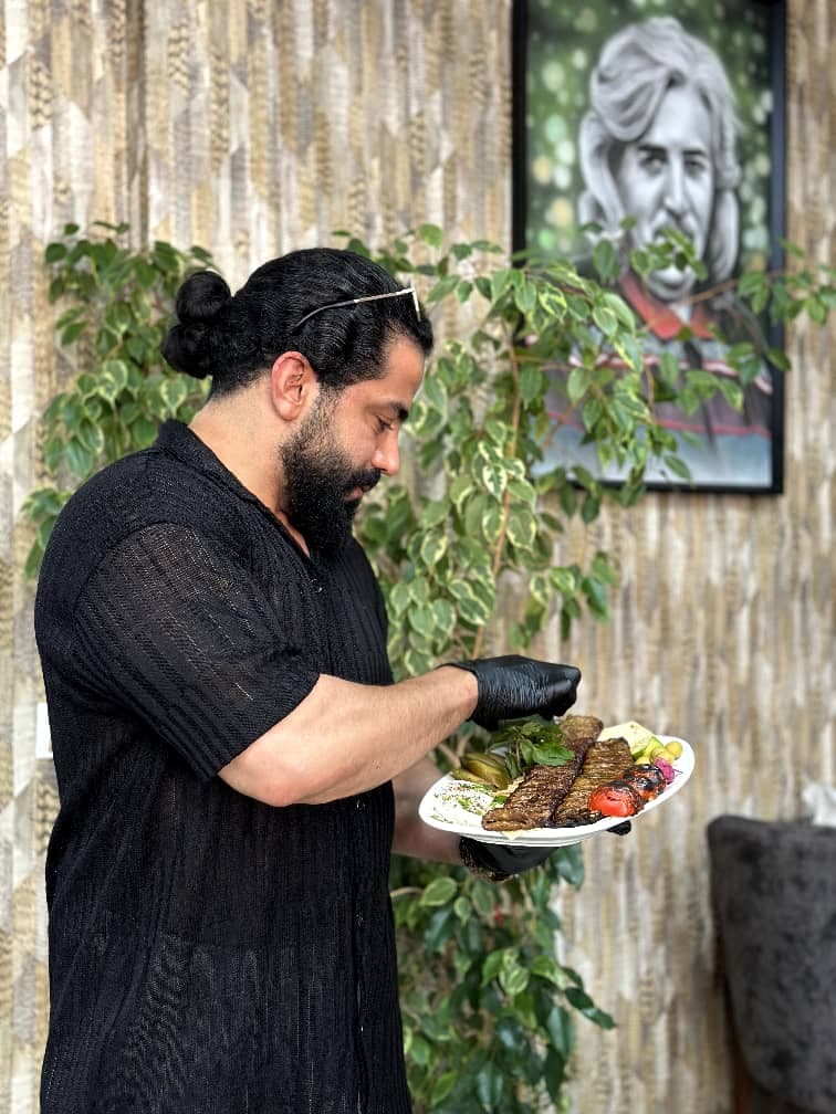 رستوران هفت چنار در زنجان