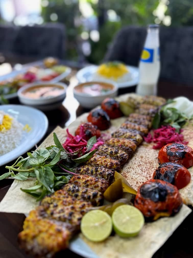 رستوران هفت چنار در زنجان