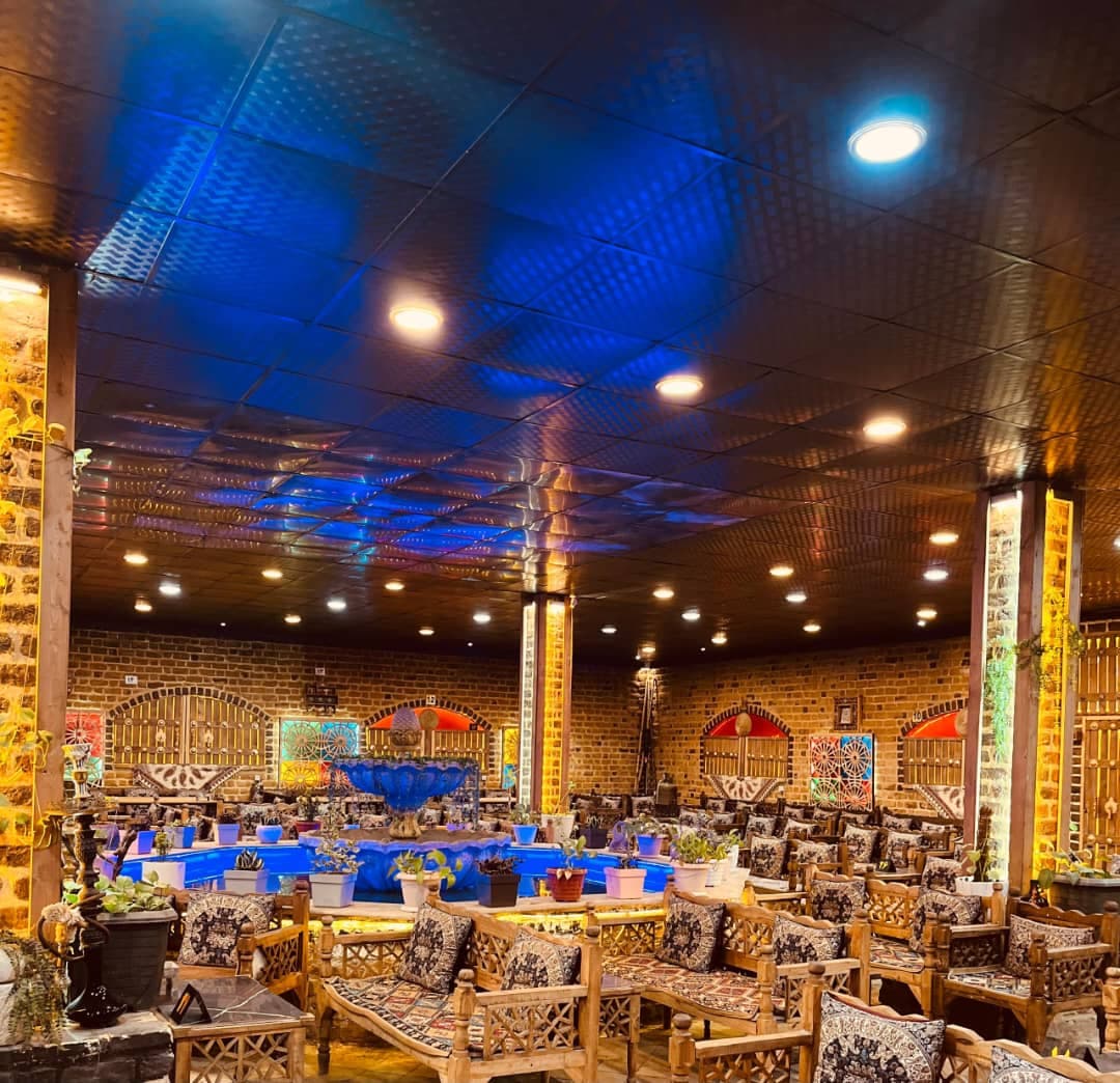 کافه رستوران دهکده نایب در ساوه