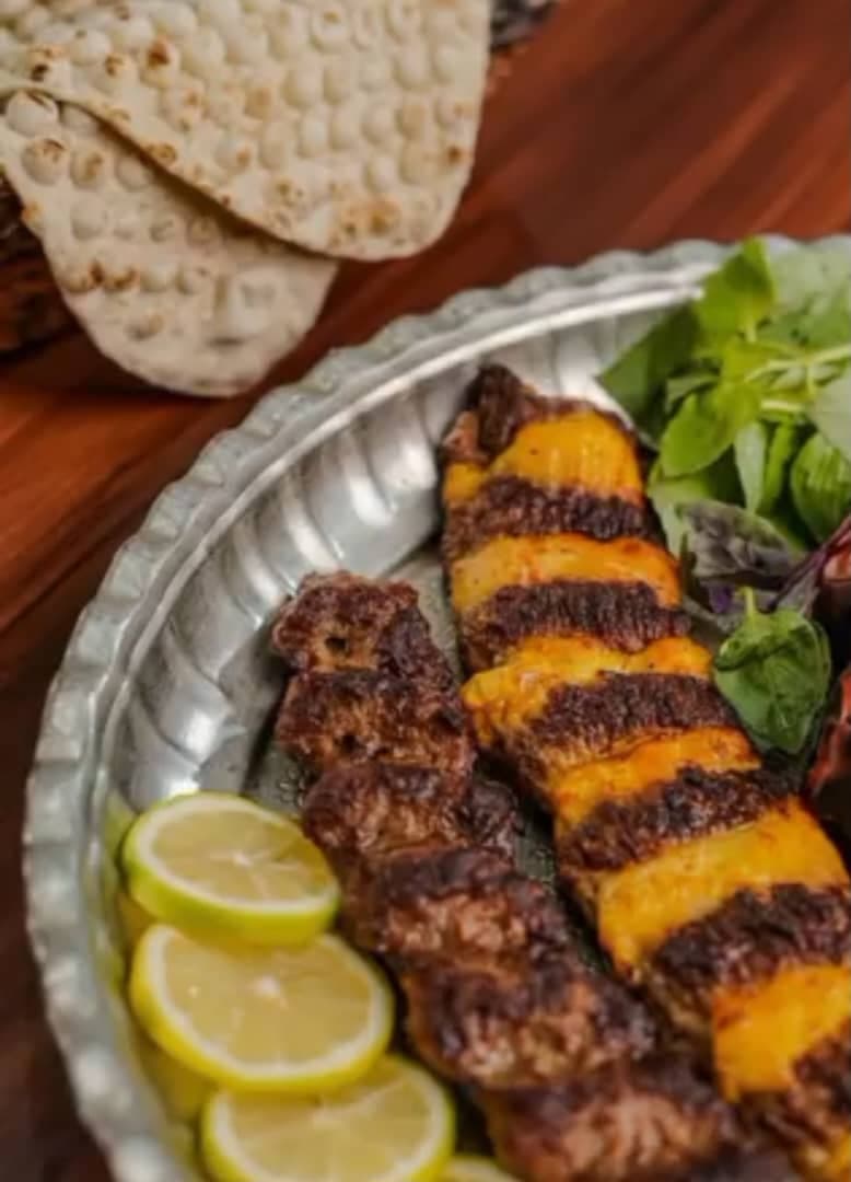 تالار و کافه رستوران قصر طلایی در آمل مازندران