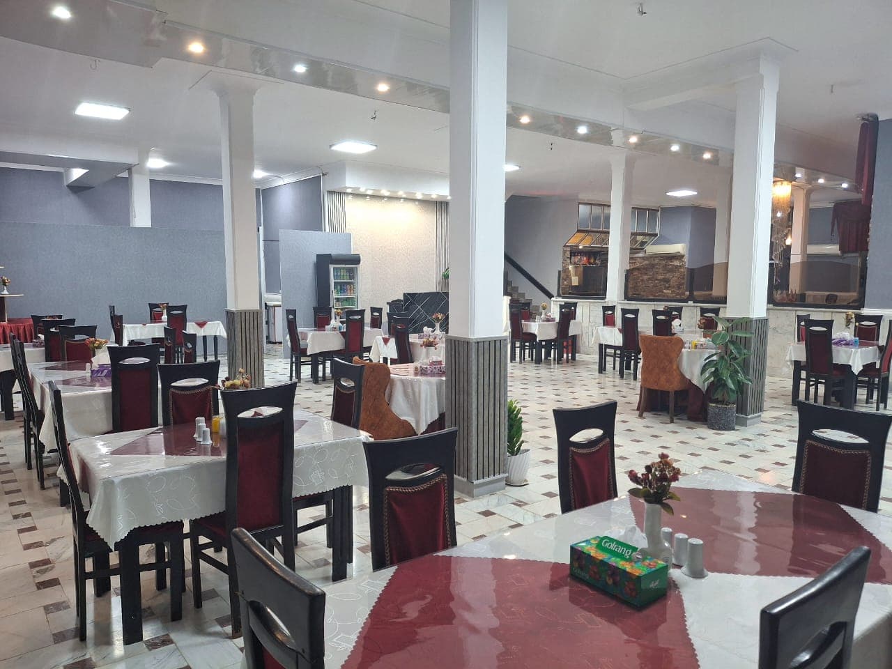 رستوران هتل مروارید در سربندر